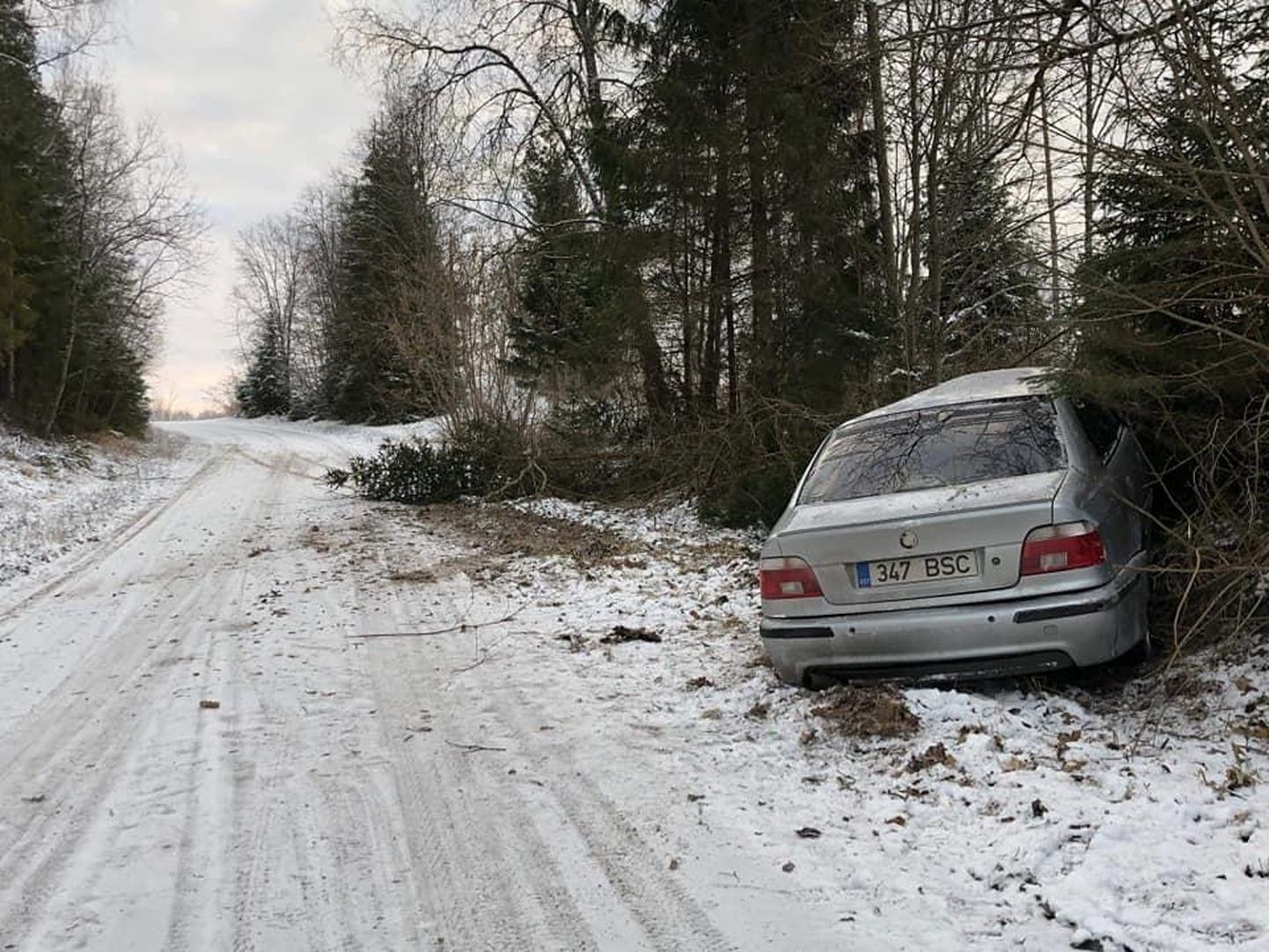 В Тамсалу автомобиль пытался попасть на лыжную трассу.