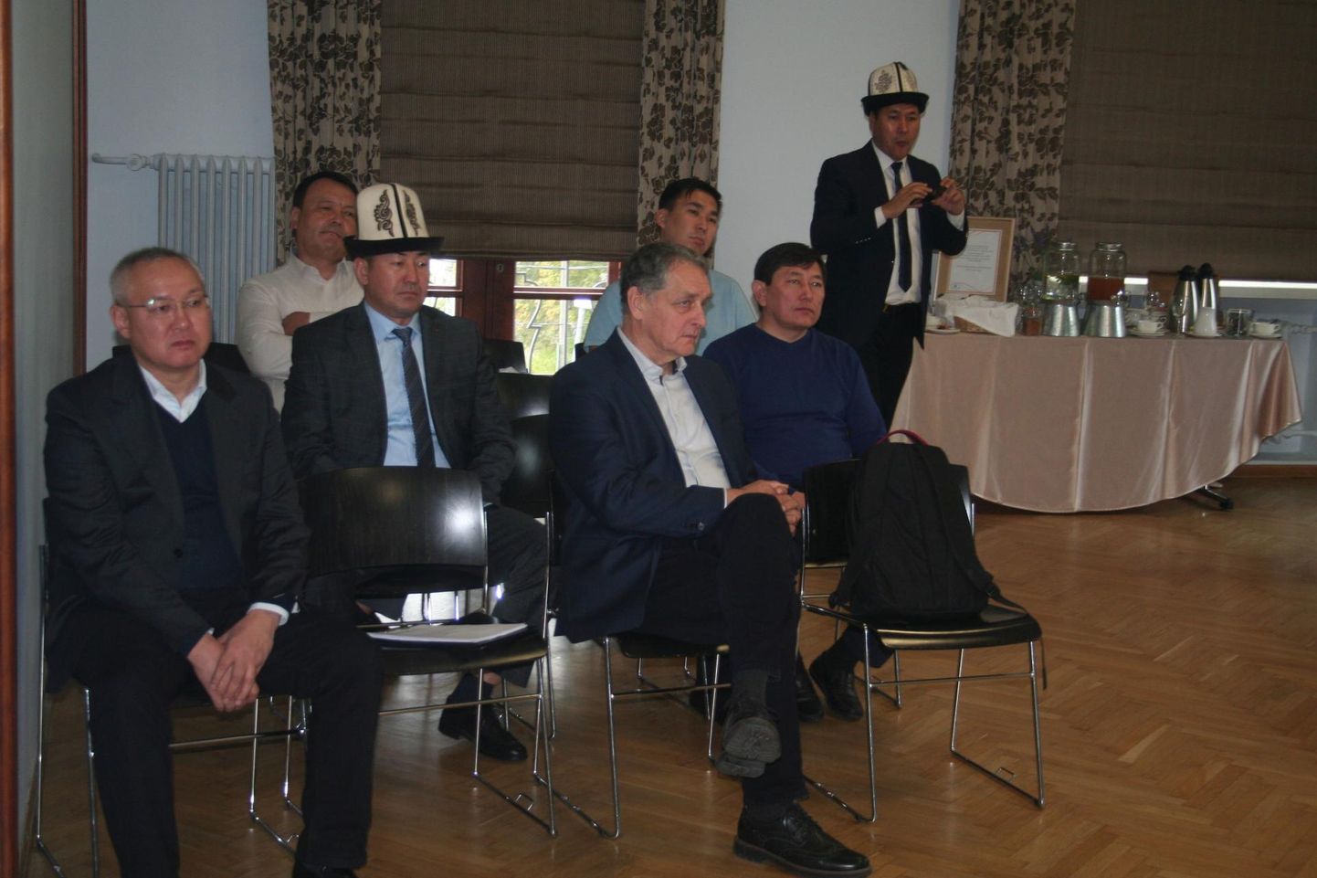 Kõrgõzstani delegatsioon Pärnu linnavalitsuses.