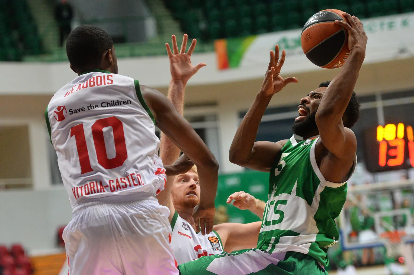 Keith Langford (paremal).