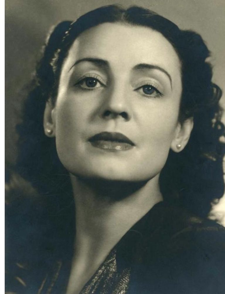Latviešu baletdejotāja, baletmeistare un pedagoģe Helēna Tangijeva-Birzniece (1907-1965). 1958. gads, Jāņa Ozola fotoportrets.