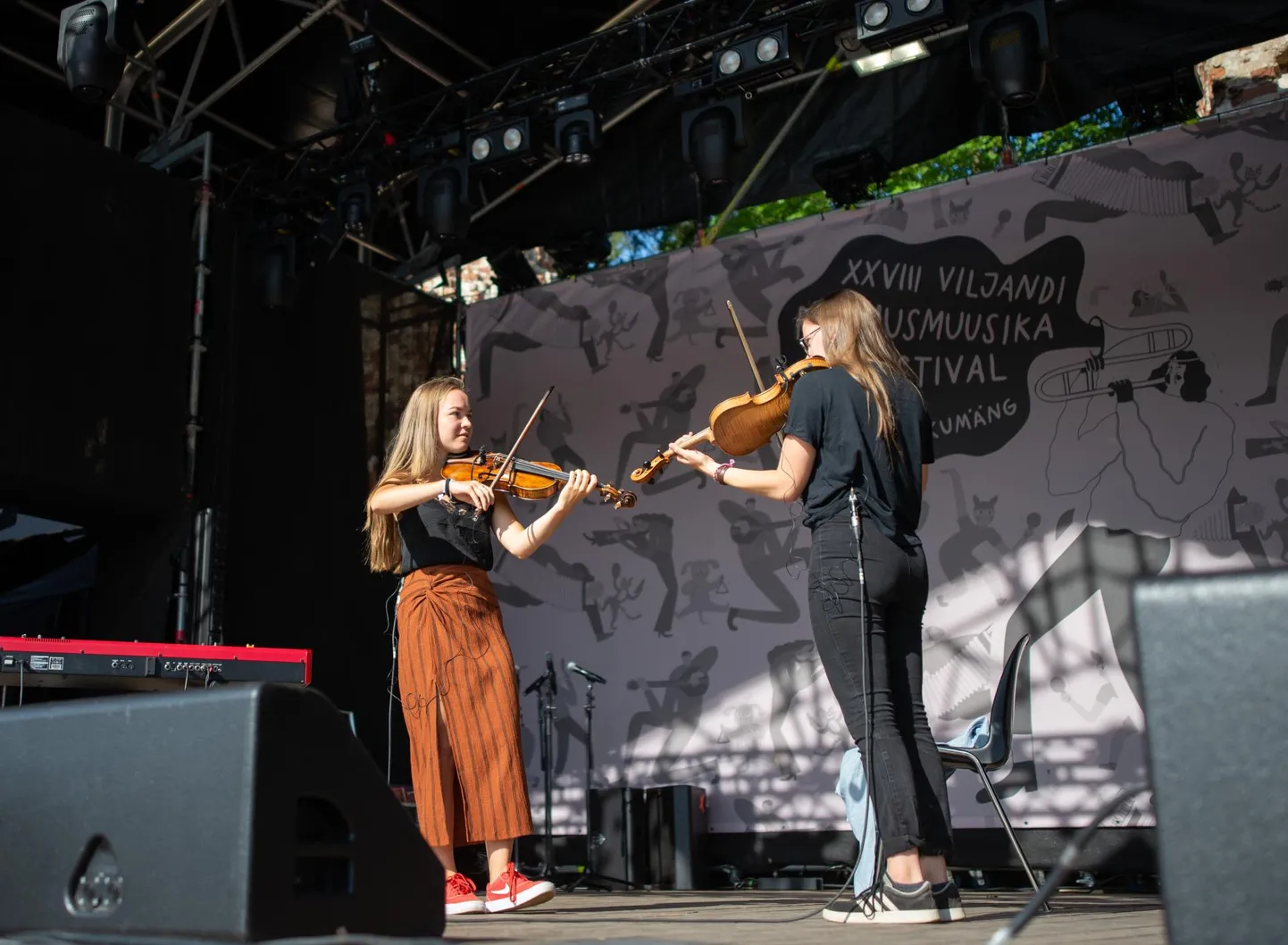Duo Mann & Juula ehk Juuli Kõrre ja Maria Mänd.
