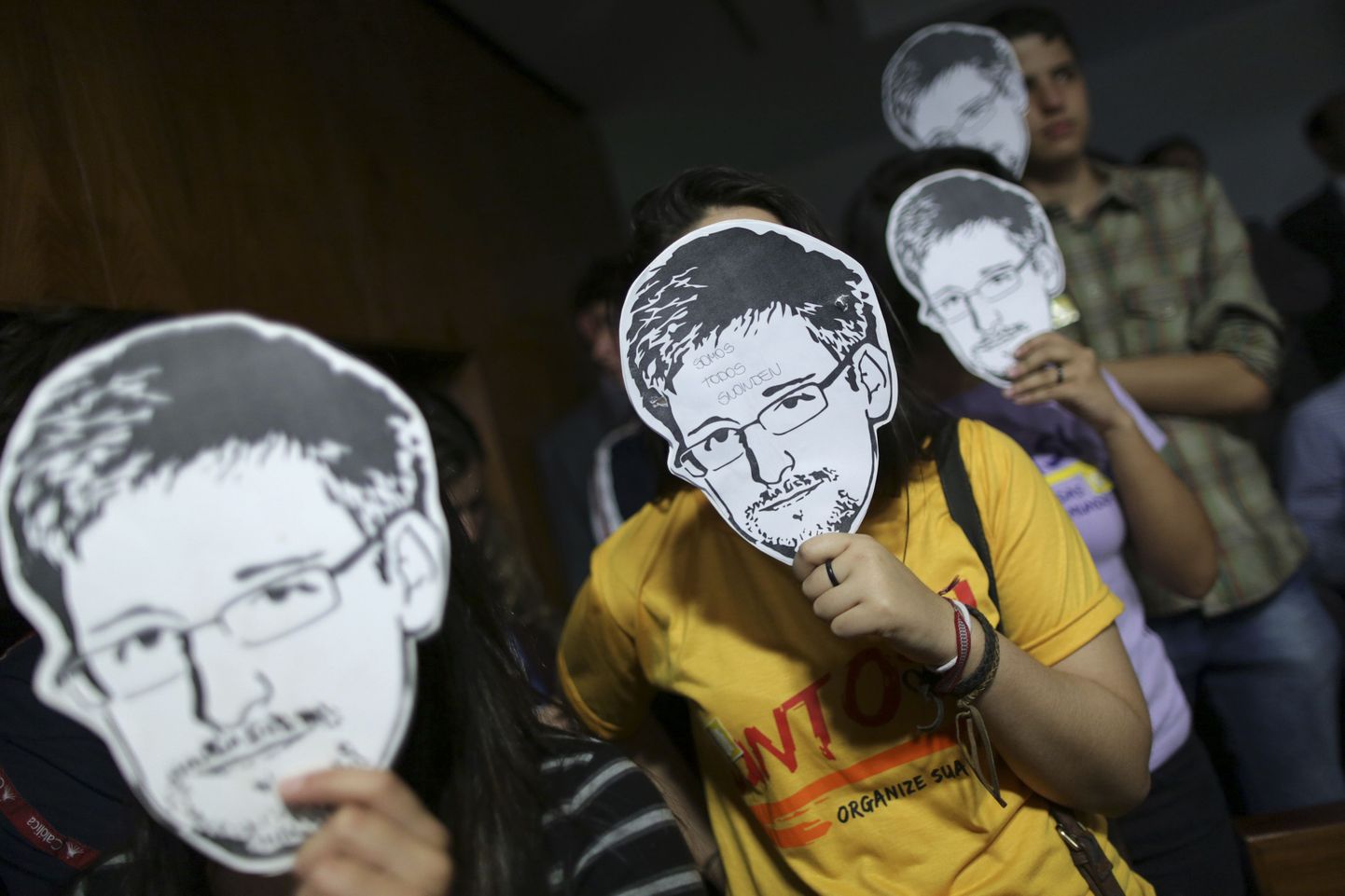 NSA ulatuslikud jälgimiskampaaniad paljastanud endise luureanalüütiku Edward Snowdeni näopiltidega maskid.