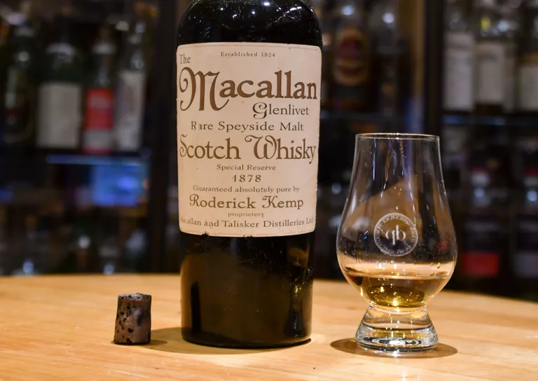 St. Moritzi hotelli baaris pakutav 1878. aasta Macallan viski