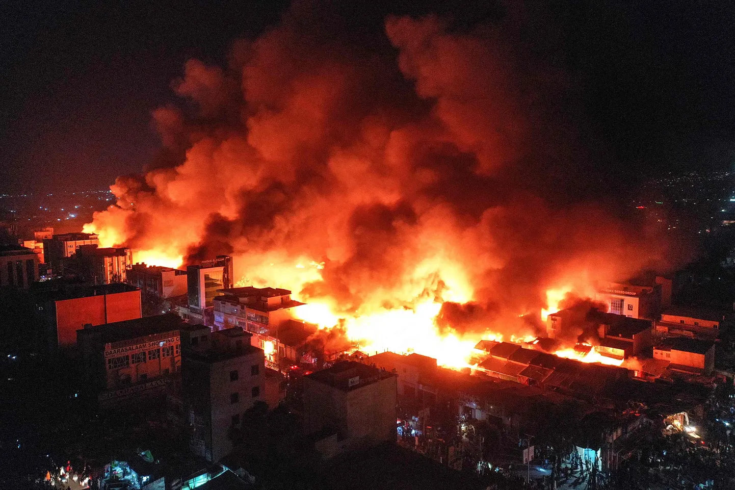 Tulekahju Somaalimaa pealinna Hargeisa peaturul ööl vastu 2. aprilli 2022.