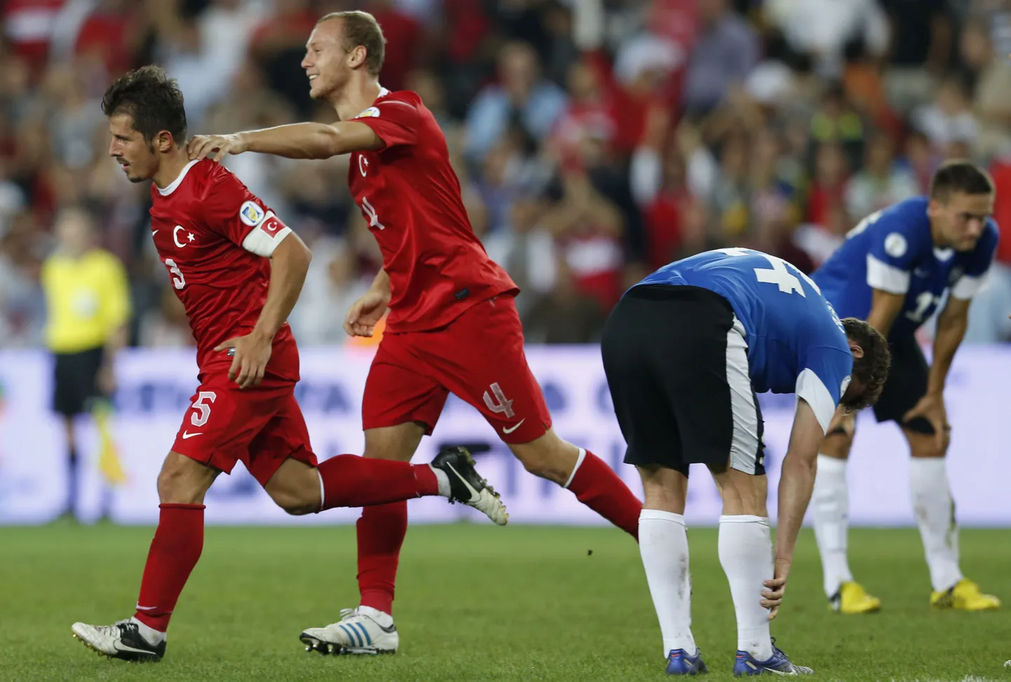 Emre Belozoglü (vasakul) lõi Türgi avavärava.