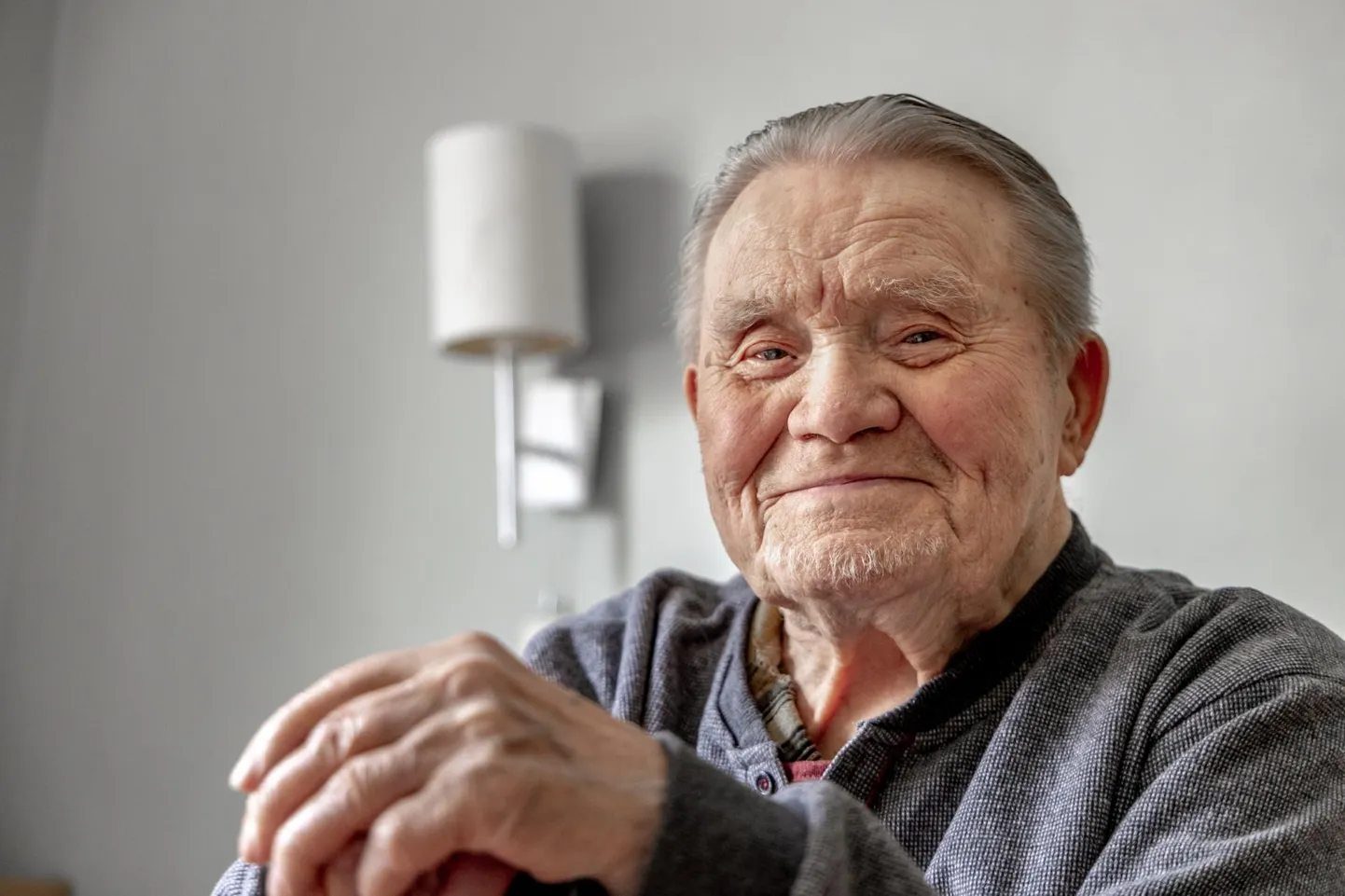 Koolmeister Hans Soll on elanud pika huvitava elu. See pilt temast on tehtud 11. märtsil, 95. sünnipäeva eel.
