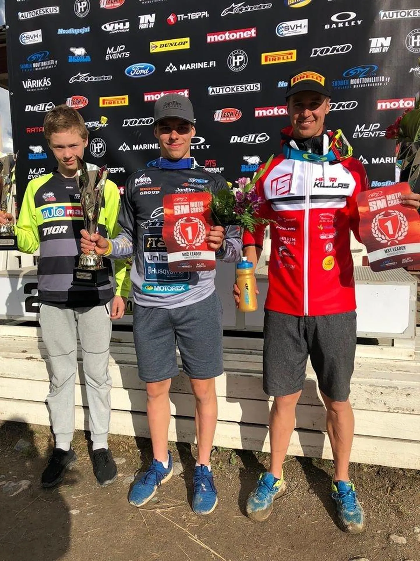 Pärnu motoklubi sportlased Joosep Pärn (vasakul), Jörgen-Matthias Talviku ja Harri Kullas.