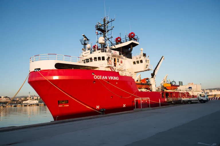 Päästelaev Ocean Viking Marseille'i sadamas.