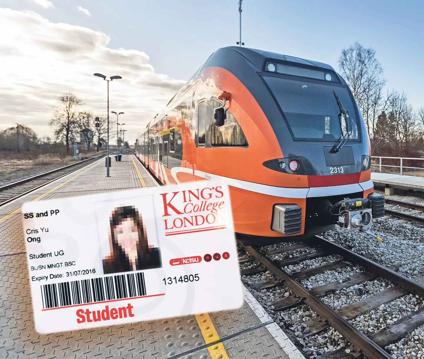 Eile hommikul esitas Londonis õppiv eestlanna Elroni rongis sooduspileti ostmiseks sellesarnase üliõpilas­pileti (väiksel pildil). Klienditeenindaja müüs tudengile sooduspileti, kuid hiljem pileteid kontrollinud kontrolör palus tudengil osta lisapilet, sest vastava üliõpilaspiletiga poleks ta tohtinud soodustust saada.