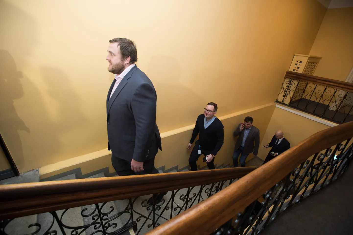 Kaido Höövelson kuulub parlamendi merenduse toetusrühma.
