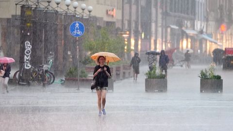 V Rigi izdali opozorilo zaradi močnega neurja