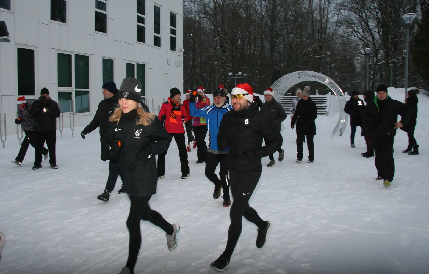 Stardis oli rahvast küll vähevõitu, kuid lõbus oli ikka.