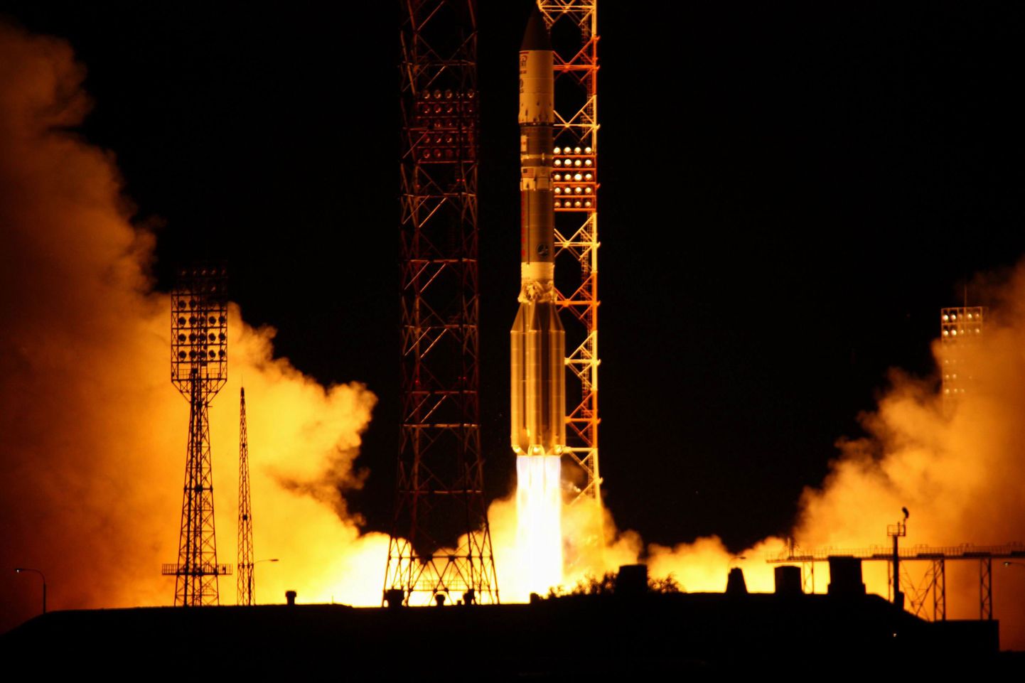 Один из стартов ракеты-носителя «Протон-М» с космодрома Байконур