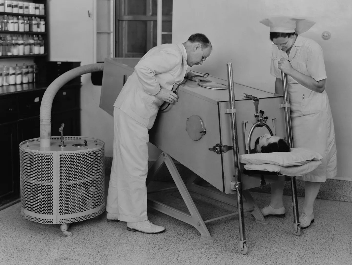 Lastehalvatuse patsient «raudkopsus» 1940. aastal.