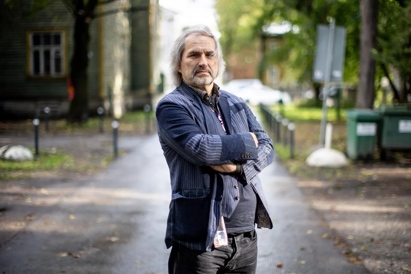 Dirigent Aarne Saluveer septembri viimasel reedel Tallinna kesklinnas. Ta oli üks neist, kes valis välja Tallinna Muusika- ja Balletikooli MUBA hoone võidukavandi.
