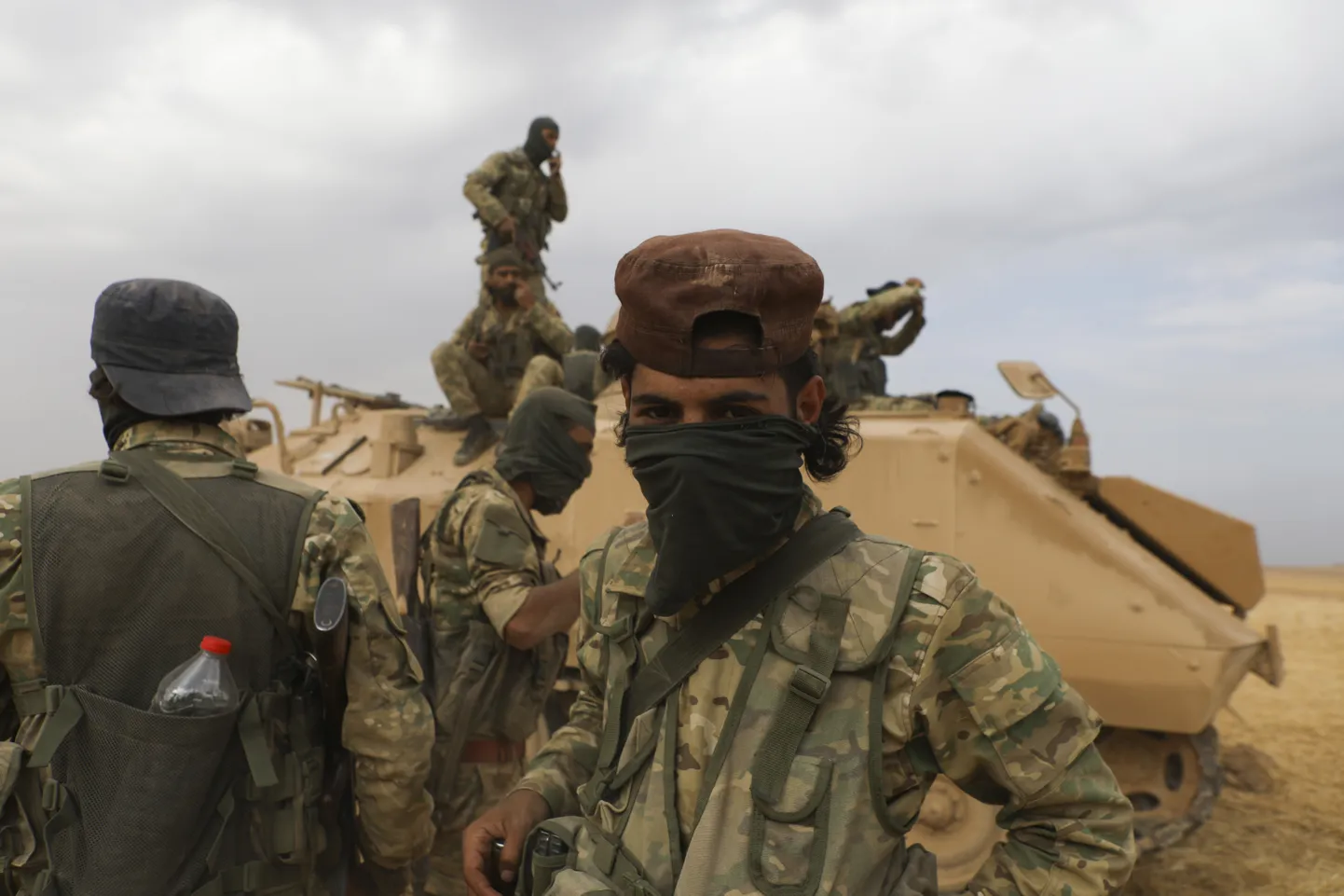 Türgi toetusega Süüria mässulised 19. oktoobril piirilinna Ras al-Aini lähedal.