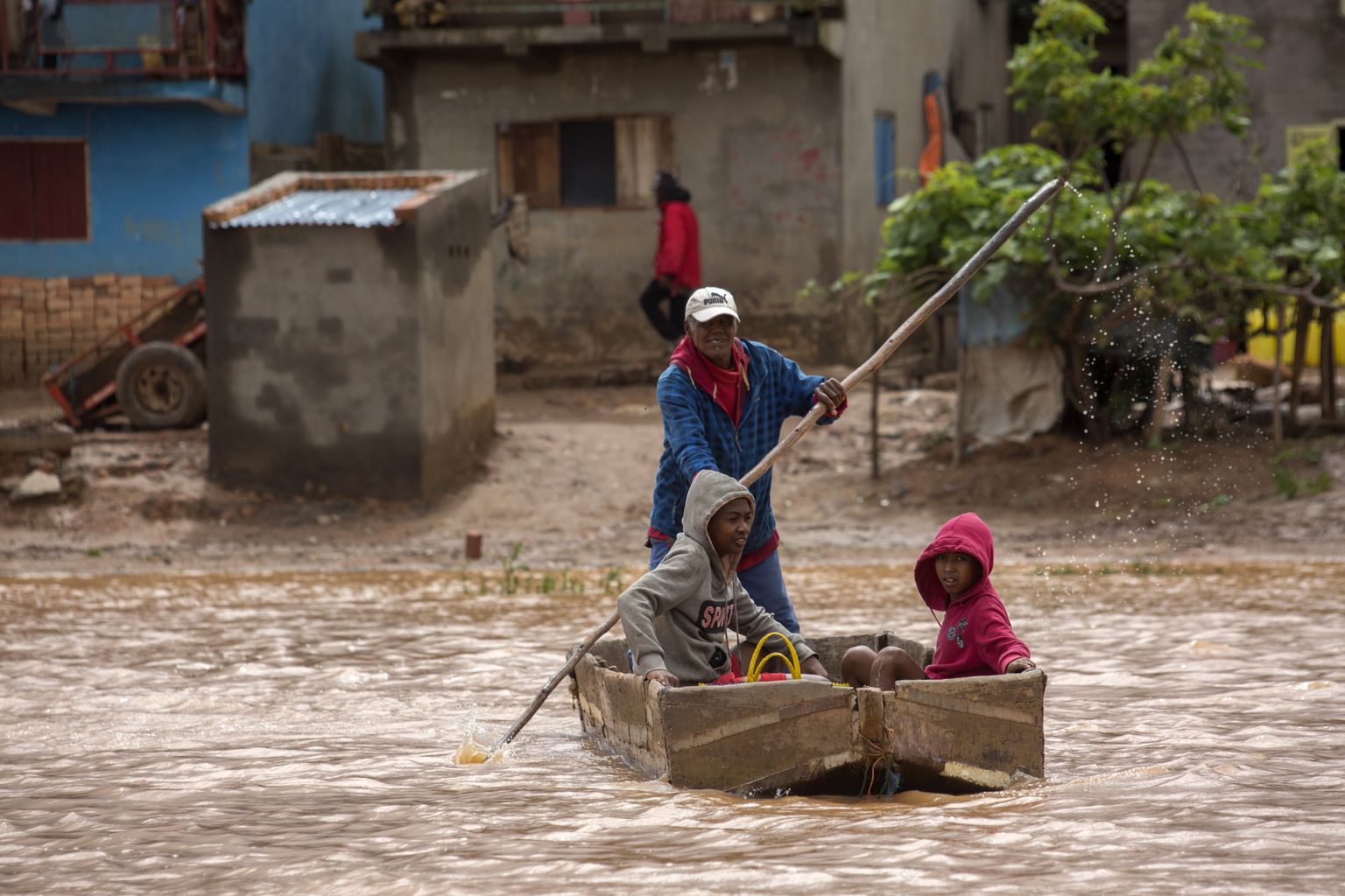 Tormikahju tulvavete näol Madagaskari pealinna Antananarivo tänavail laupäeval, 28. jaanuaril.