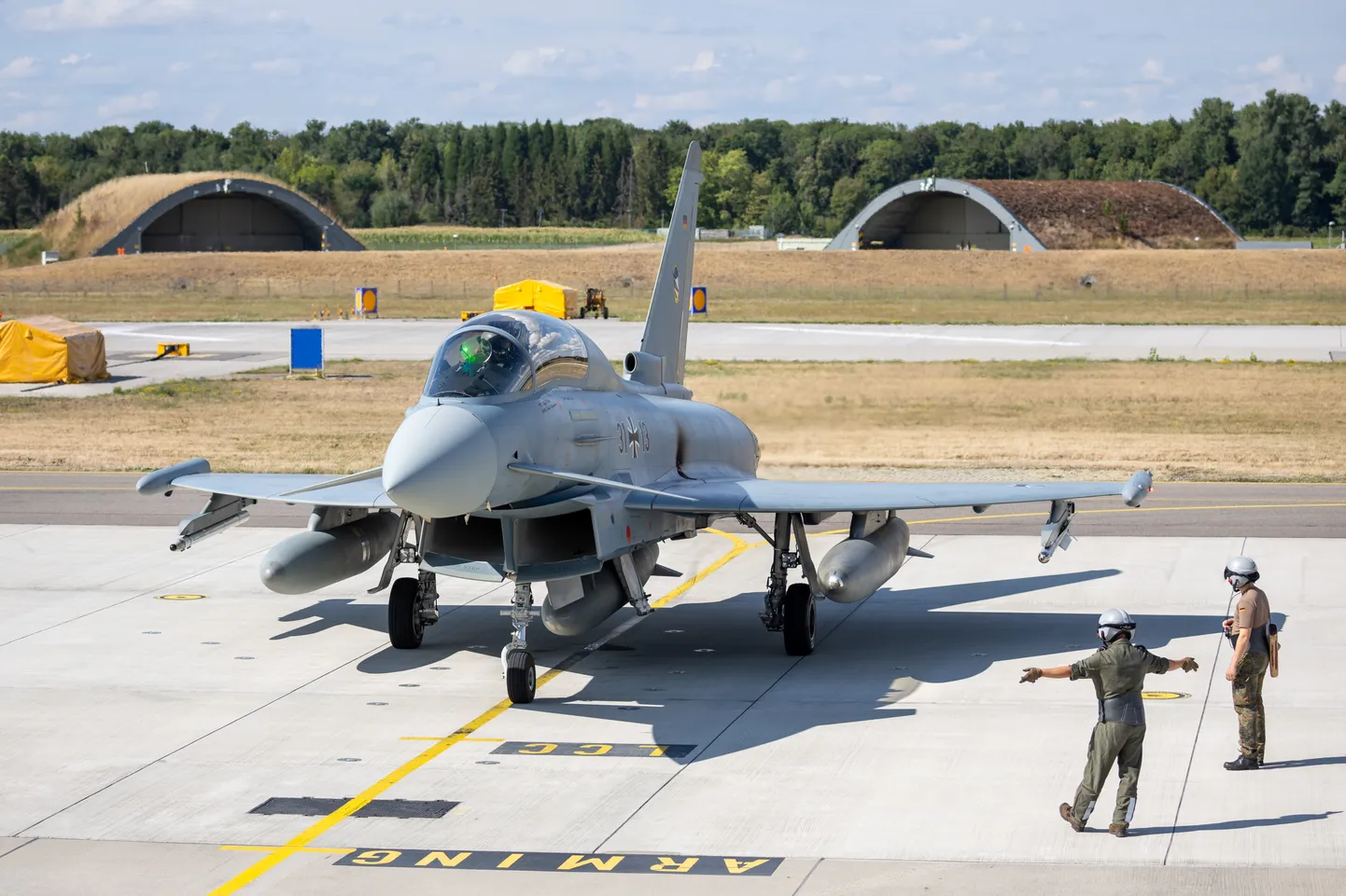 Saksa hävituslennuk Eurofighter valmistub stardiks Neuburg an der Donau õhuväebaasist. Foto on illustratiivne.