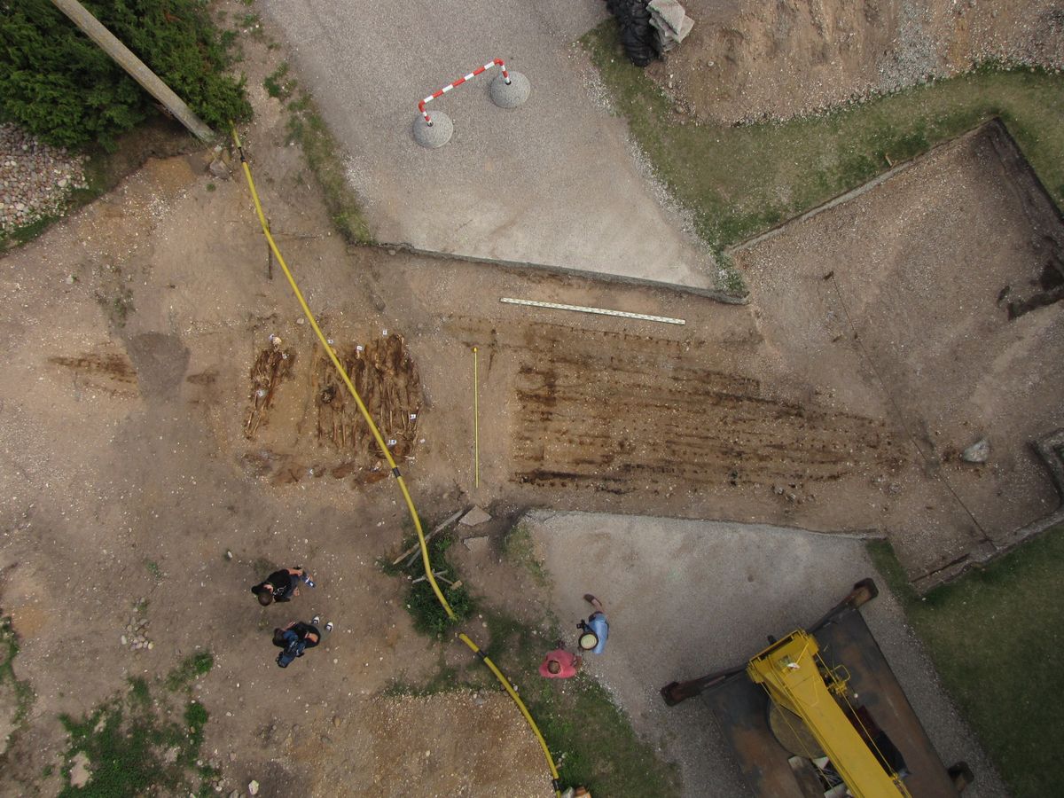 "Droonifoto" Salme väljakaevamistelt: 10 aastat tagasi tuli sellise pildi tegemiseks ronida tõstuki tippu.