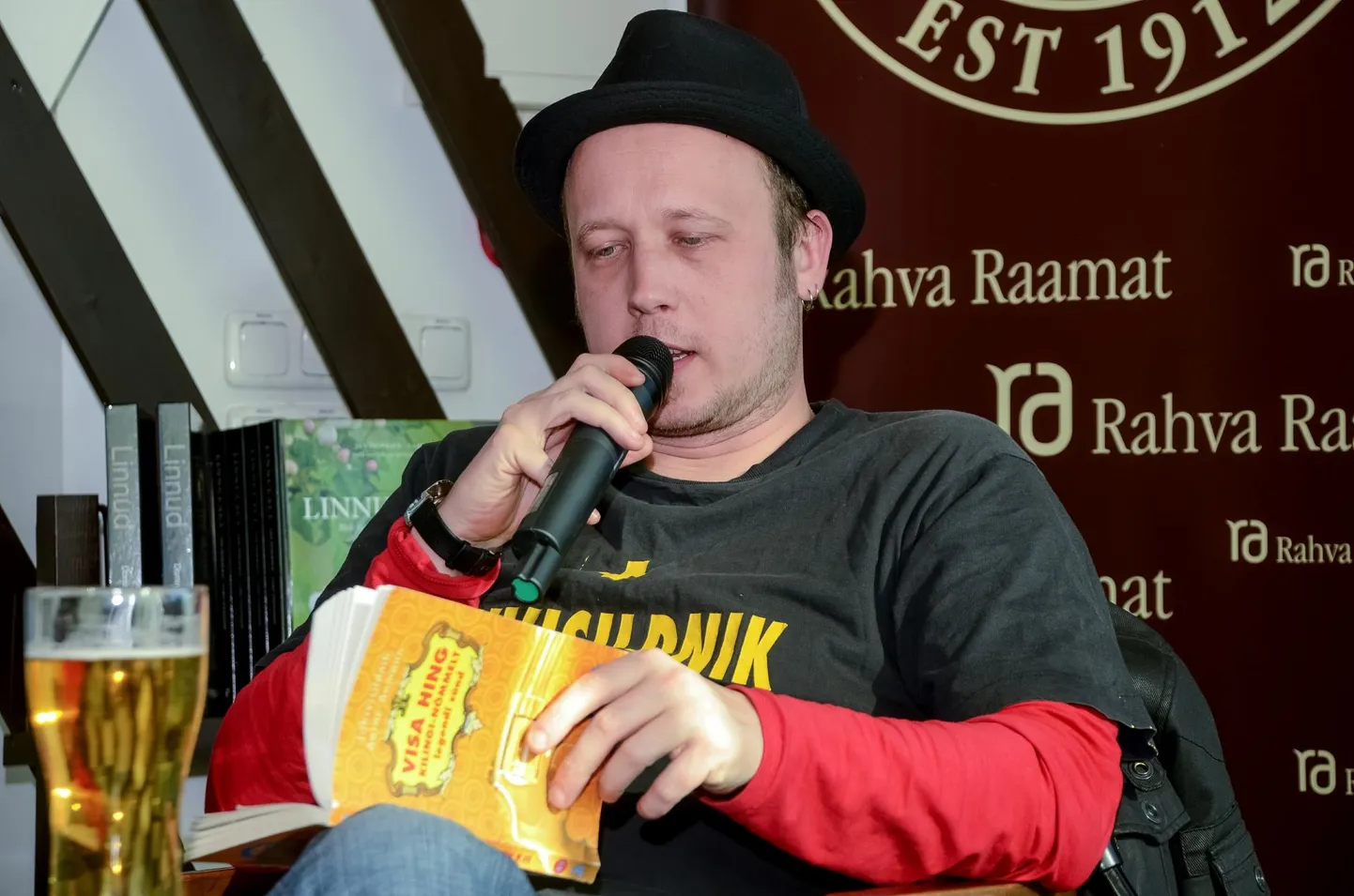 Kaupo Meiel valis kreeka keelde tõlkimiseks luuletused, mis kõnetaksid lugejaid ka Eestiga erinevast kultuuriruumist.