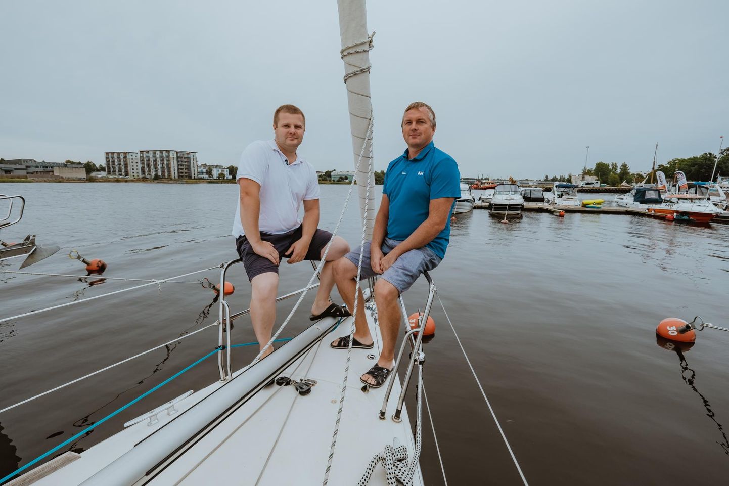 Karel Pajanin (paremal) ja Tauri Tiitso on võtnud nõuks muuta Pärnu merelinnaks meremeeste koolitamise mõtteski.