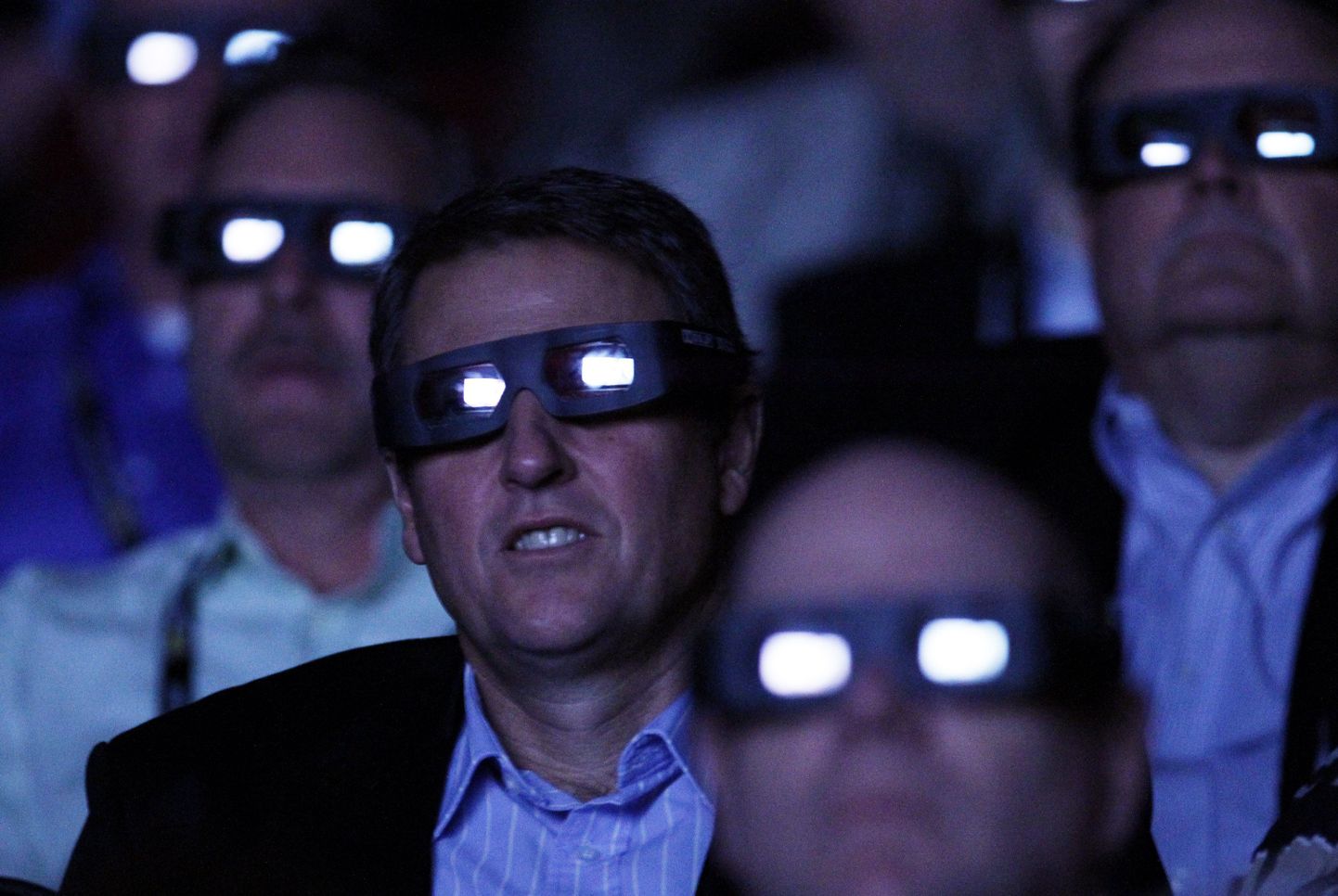 3D-filmi vaatajad kinos.