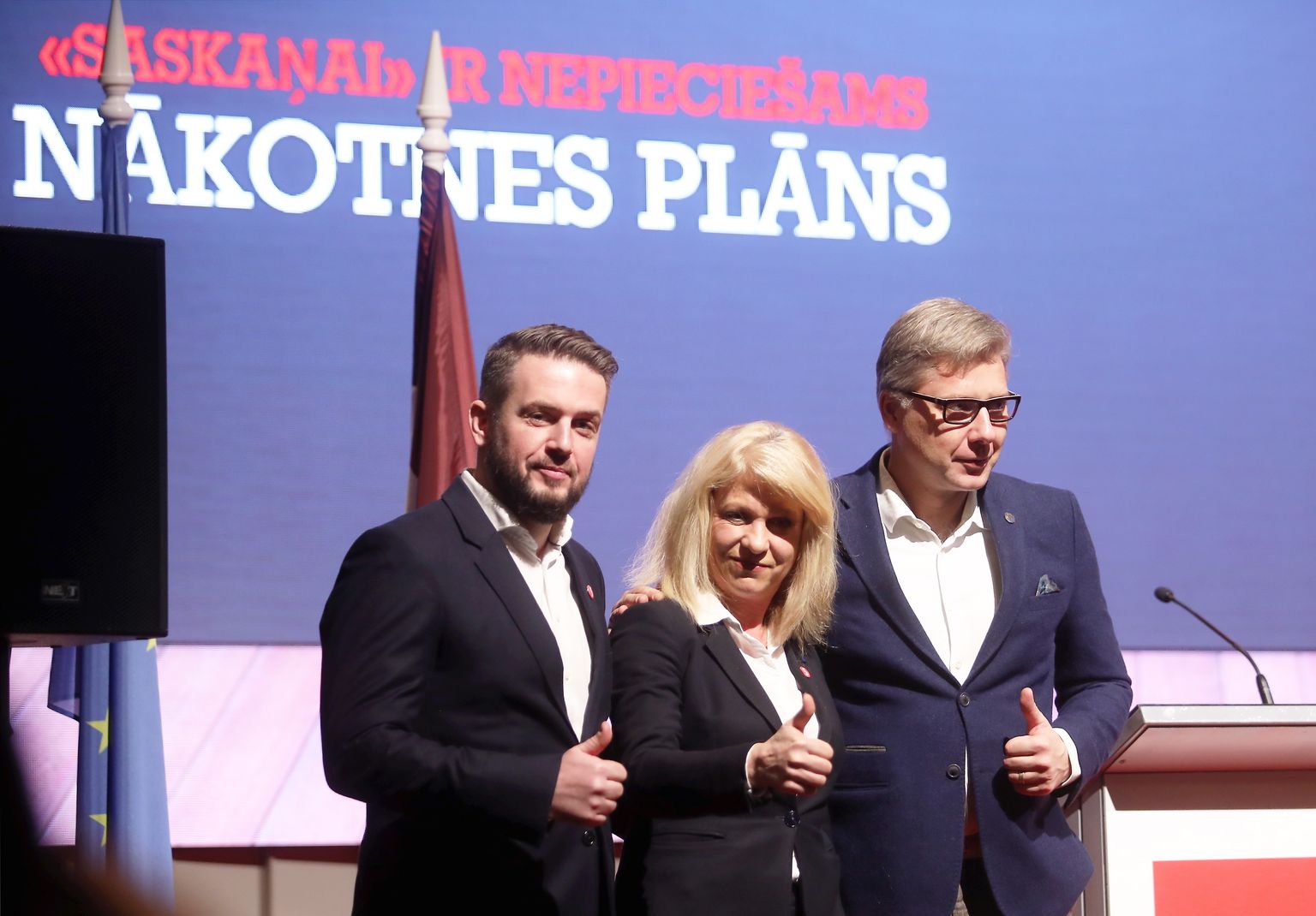 Partijas "Saskaņa" biedri  Andris Morozovs (no kreisās), Regīna Ločmele un "Saskaņa" domes priekšsēdētājs, Eiropas Parlamenta deputāts Nils Ušakovs piedalās sociāldemokrātiskās partijas "Saskaņa" kongresā, kurā plānots apspriest aktuālo situāciju partijā, lemt par grozījumiem partijas statūtos, kā arī ievēlēt partijas vadību.