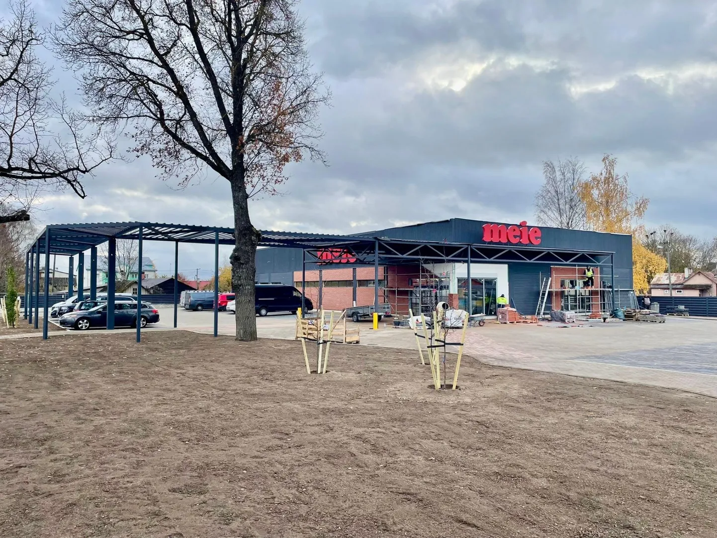 Valmiv Meie Toidukaupade hoone Rakvere linnas.