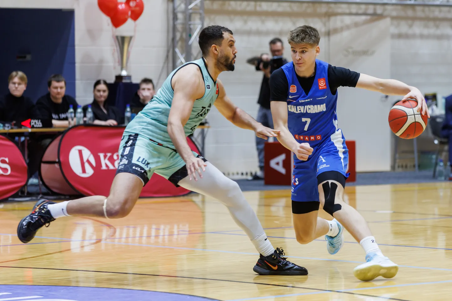 Tartlasest Jalen Henryst (vasakul) ja kalevlasest Stefan Vaaksist võivad kujuneda finaali võtmemängijad.