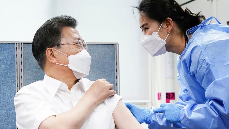 Этой же вакцине отдал предпочтение президент Южной Кореи Мун Чжэ Ин