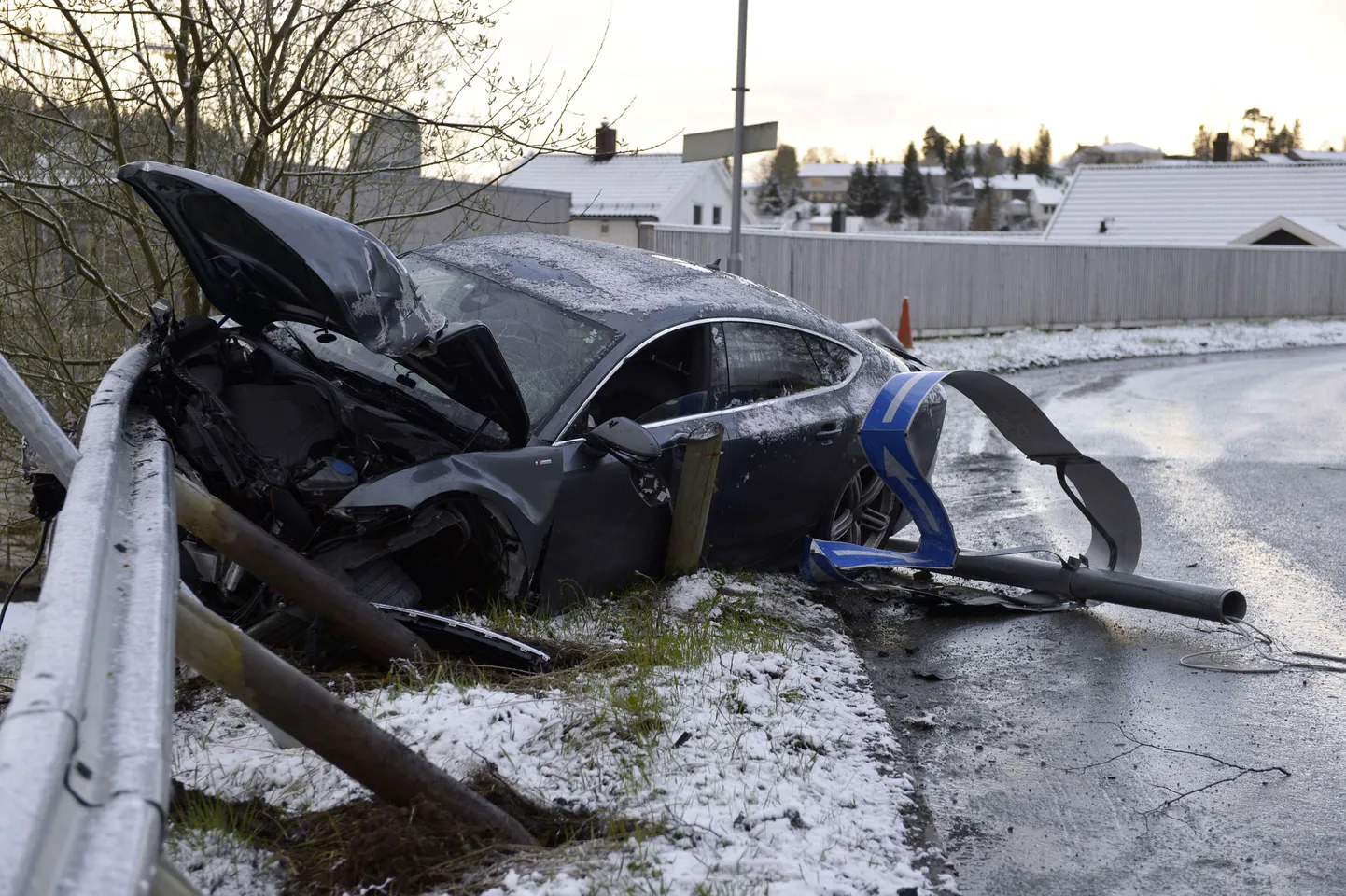 Petter Northugi lömmisõidetud Audi, mis saadud sponsoritelt. Suusaäss palub juhtunu pärast vabandust.
