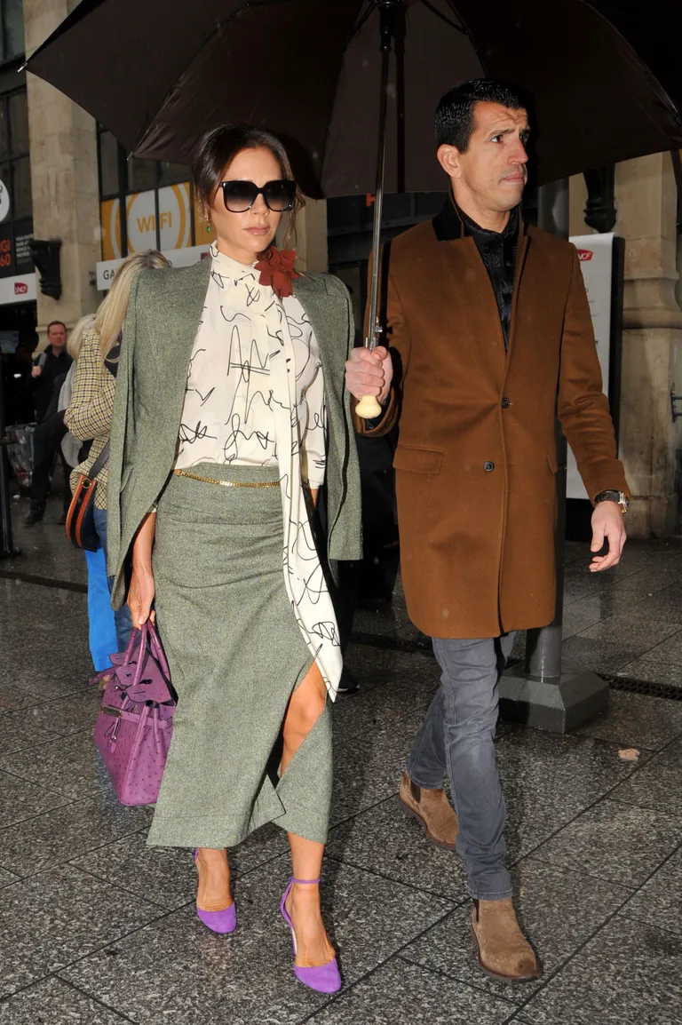 Victoria Beckham kannab enda disainitud villast kostüümi