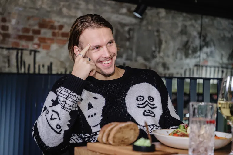 14.02.2023, Tallinn. Saate «Kuulsusega kohtingul» salvestus. Franz Malmsten. Saatejuht on Aleksandra Jürman.