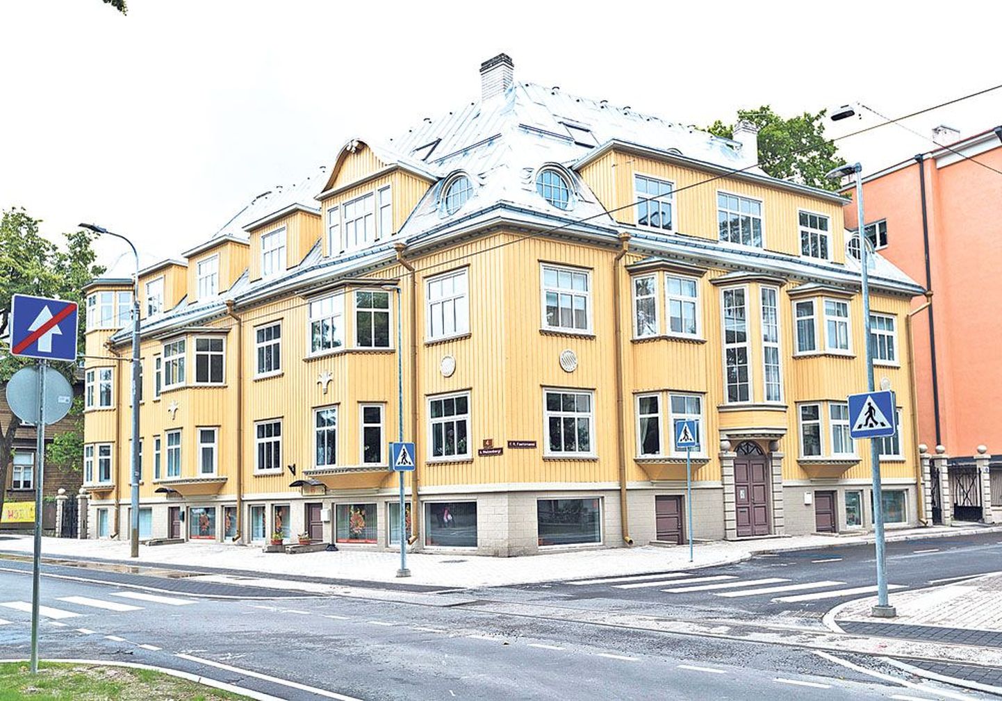 Члену Рийгикогу Керсти Сарапуу и ее мужу, столичному вице-мэру Арво Сарапуу, принадлежит квартира на улице Вейценберги в Таллинне, но она снимает жилье на улице Татари.