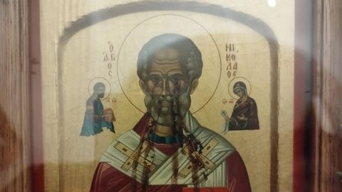 ÄREVUS PETSERIS ⟩ Kloostri ikoonil olev pühak olevat hakanud verd nutma