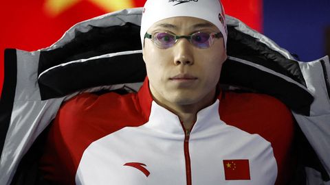 Ķīnas peldētājs Cjiņs kļūst par pasaules čempionu 100 metru brasā