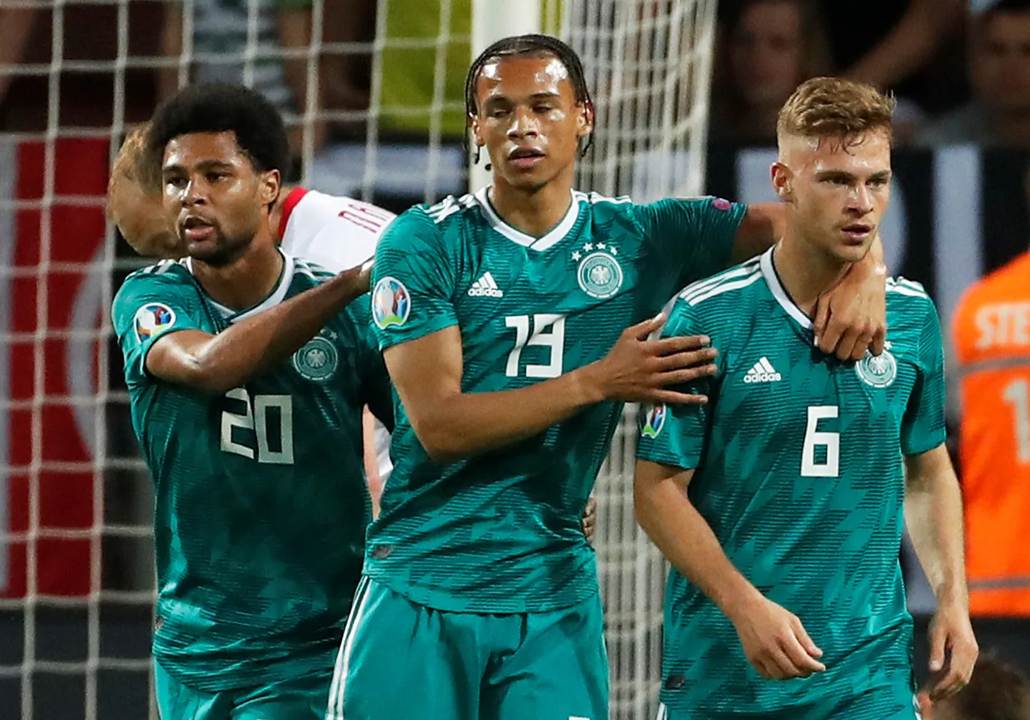 Saksamaa esimese värava lõi Leroy Sane (keskel).