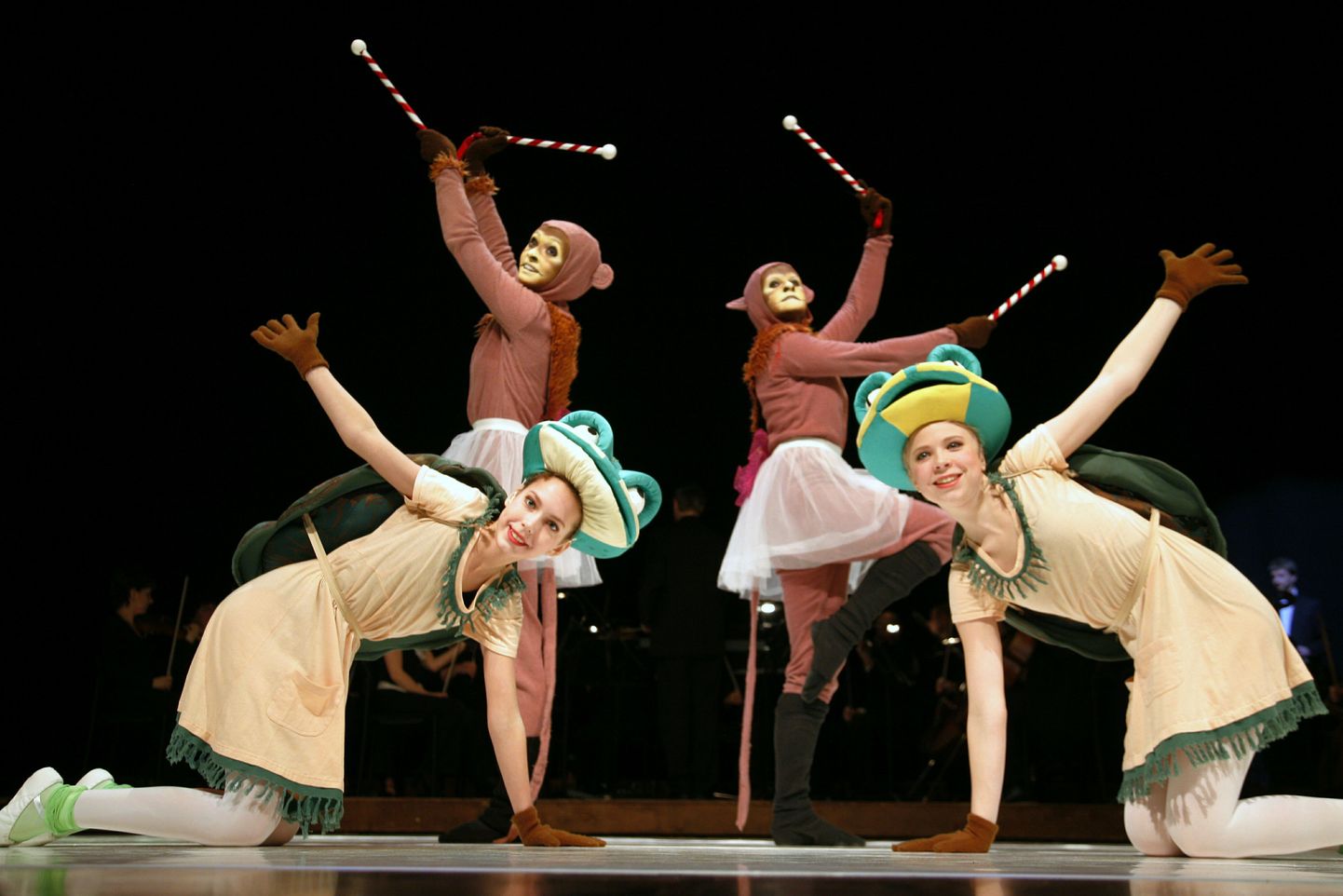 Pärnu linnaorkester koos Kersti Adamsoni balletistuudioga  andis kolmapäeval balletietenduse „Loomade karneval“.
