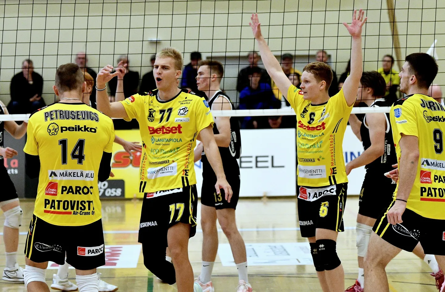 Soome võrkpallimeeskonna Kyky-Betset ridades mängiv Sten Perillus (nr 77) alustas hooaega hea hooga.