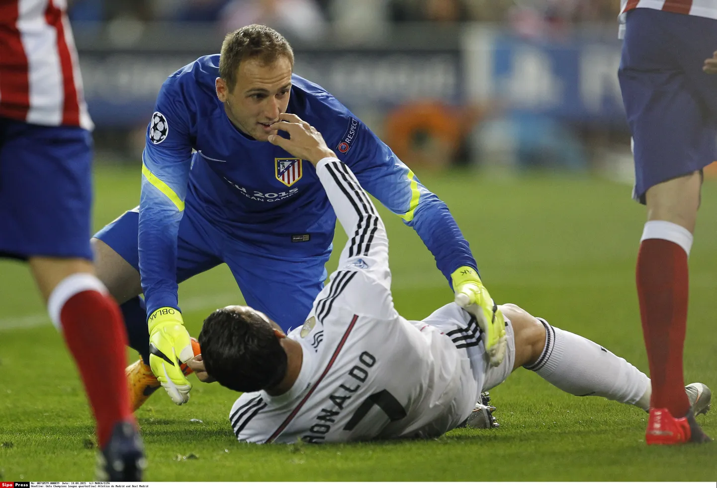 Jan Oblak heitlemas Cristiano Ronaldoga.