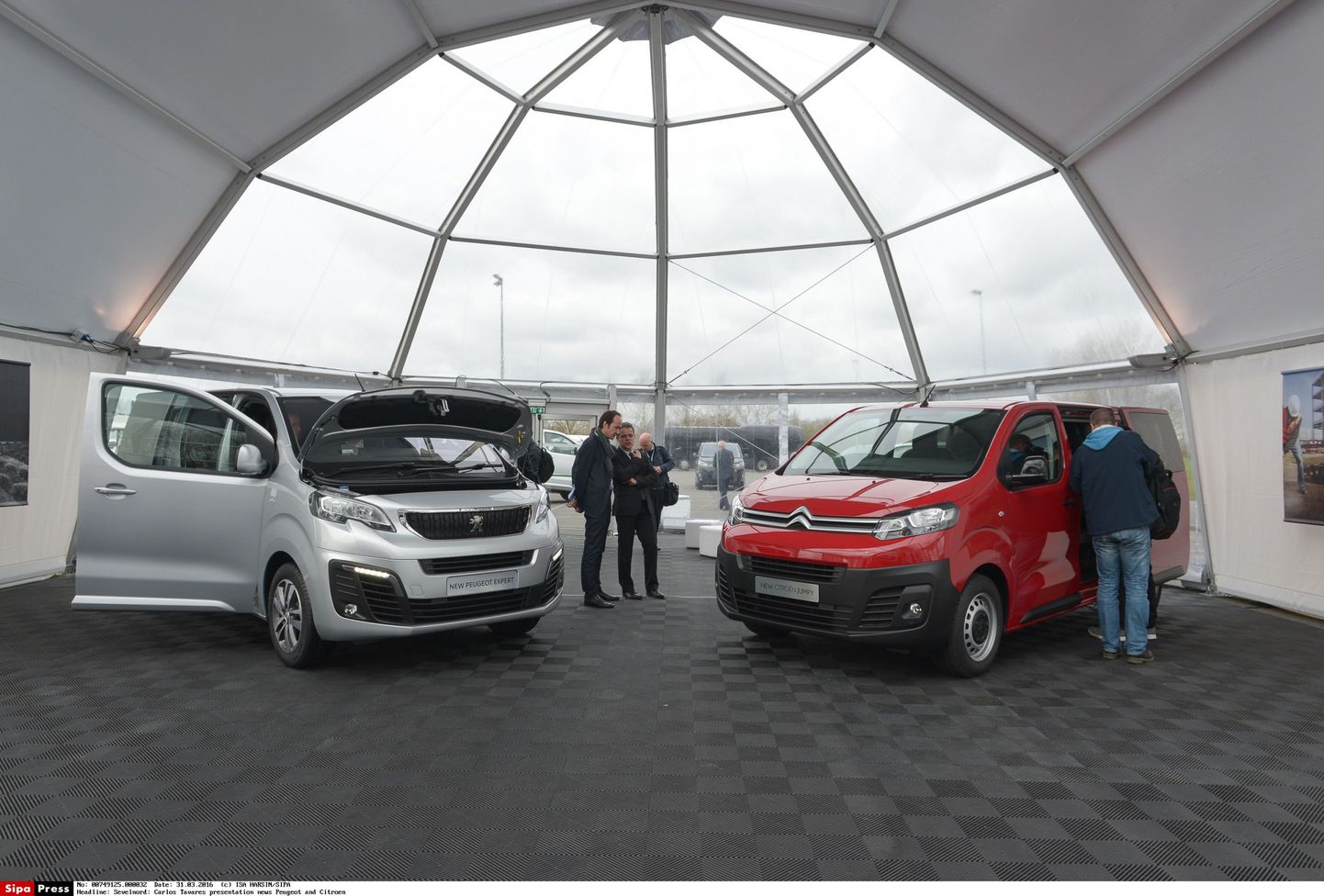 PSA grupas komercautomobiļi Peugeot Expert un Citroen Jumpy