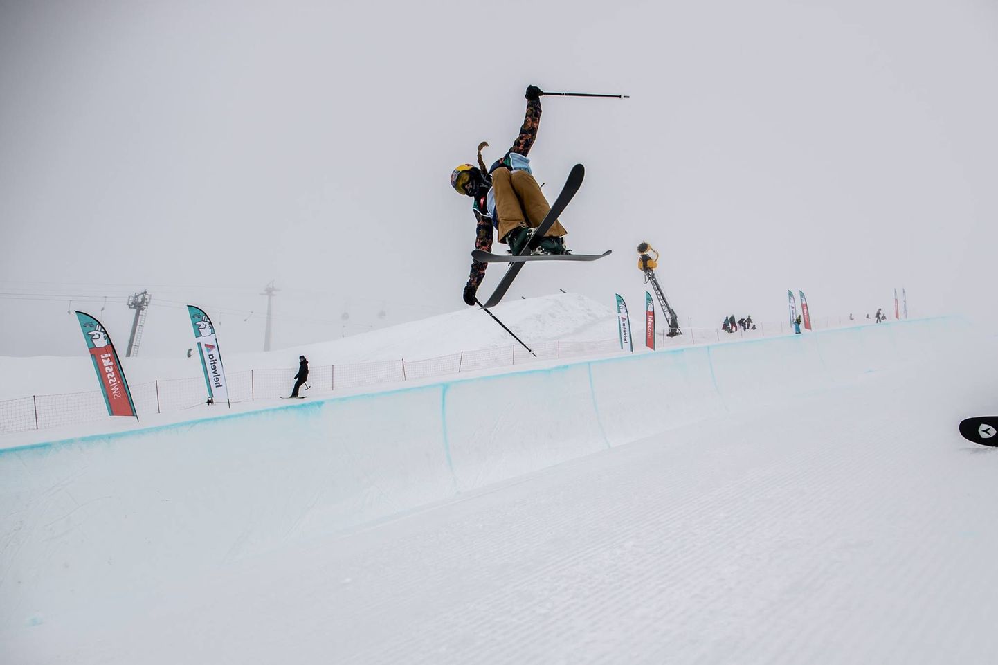 Kelly Sildaru stiilinäide rennisõidus Šveitsis toimunud juunioride MMilt.