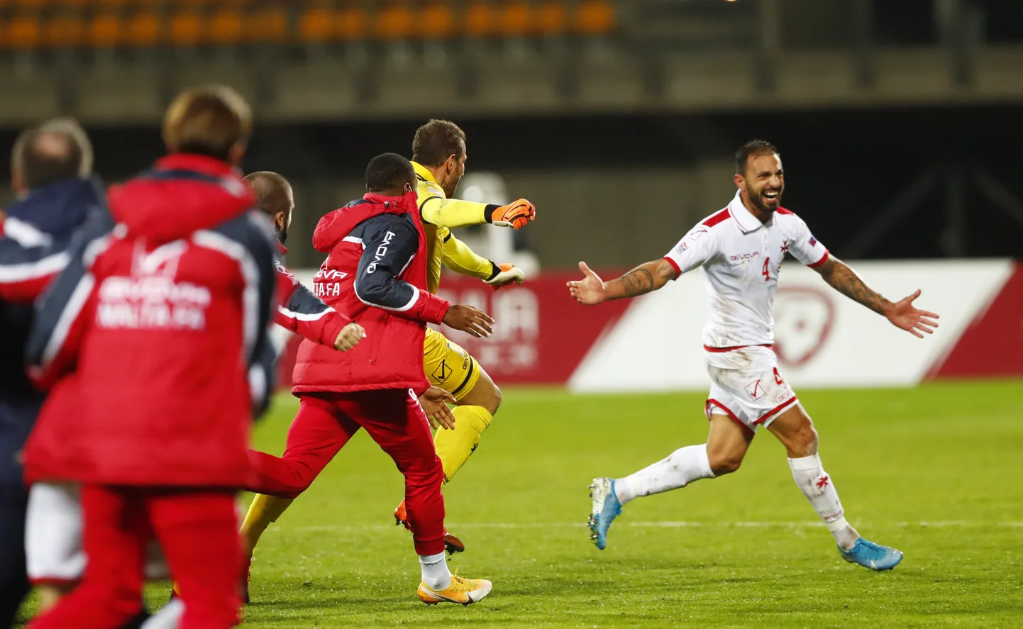Steve Borg (paremal) lõi Malta võiduvärava.
