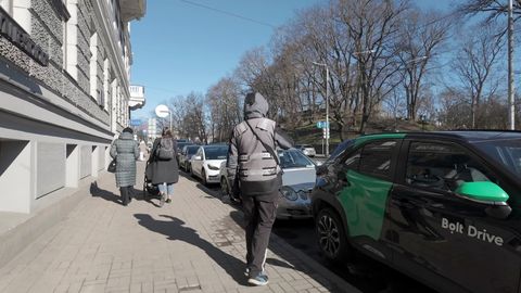 Rīgā par 30% paaugstinās tarifus pašvaldības autostāvvietās un paplašinās  maksas zonas