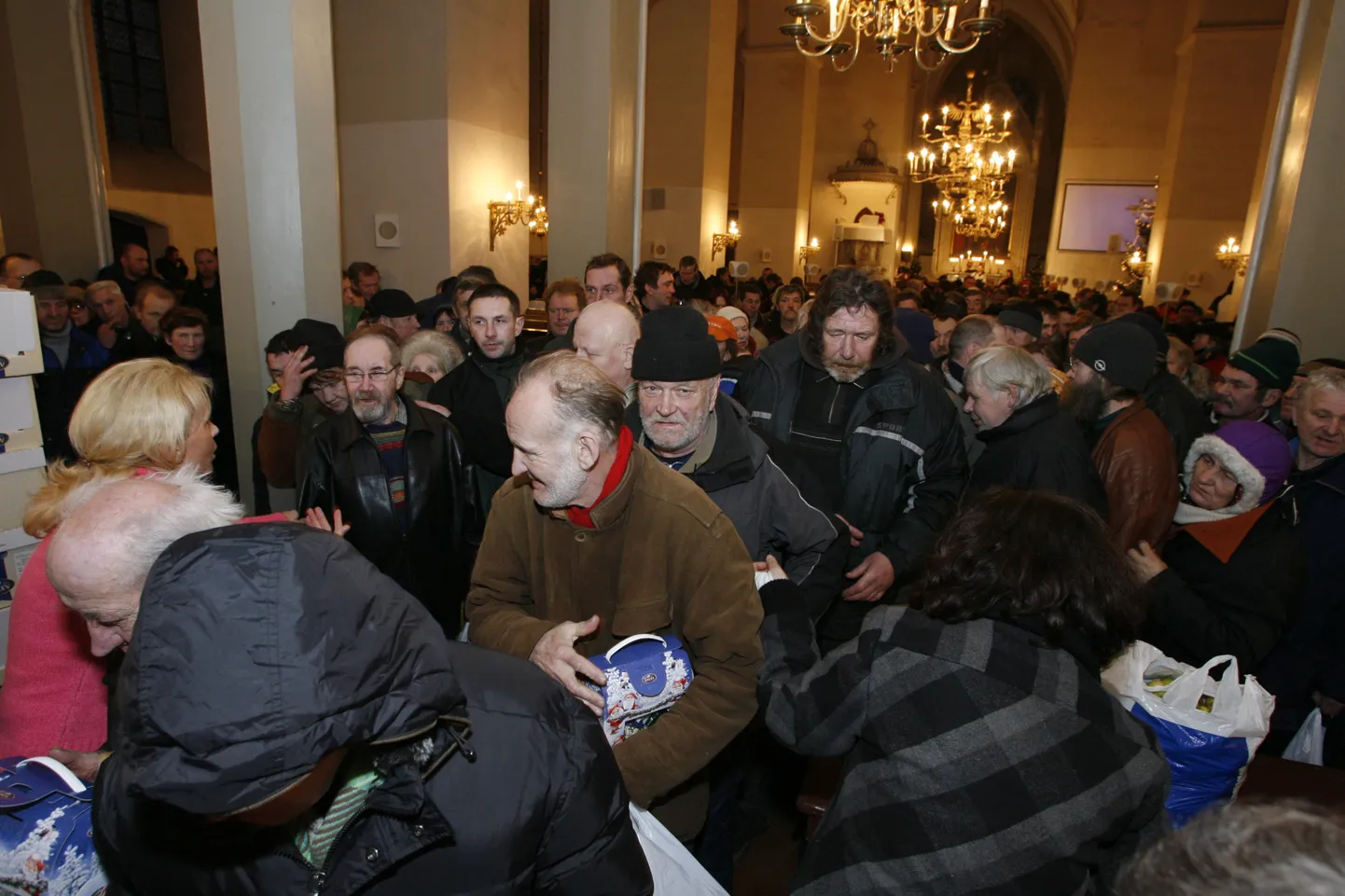 Oleviste koguduse korraldatud jõulupidu kodututele.