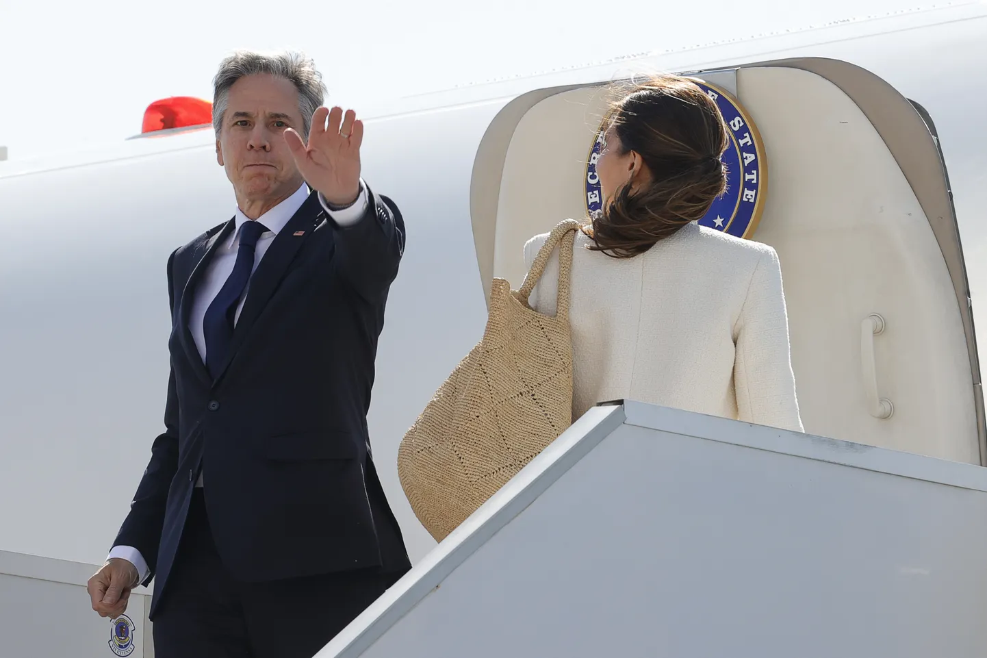 USA välisminister Antony Blinken lennukist väljumas. Foto on illlustreeriv.