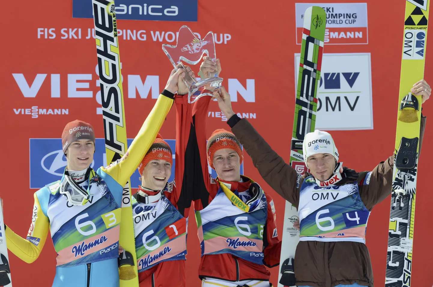 Sloveenia võidukas nelik (paremalt): Robert Kranjec, Peter Prevc, Jurij Tepeš ja Andraz Pograjc.