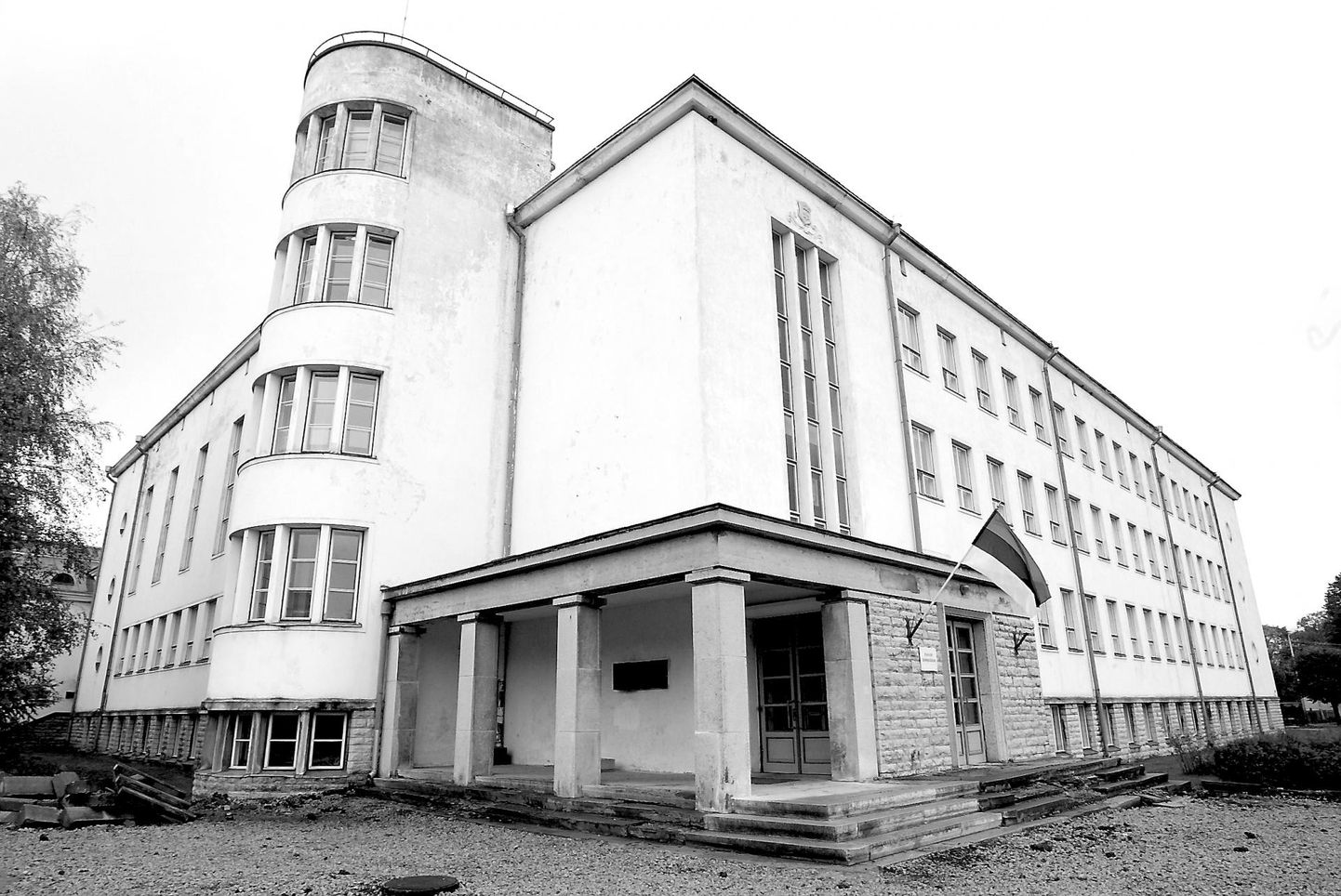 1989. aasta sügisel õppis Rakvere 1. keskkoolis, praeguses gümnaasiumis, 1195 last, kuigi maja oli ehitatud 650 õpilasele.