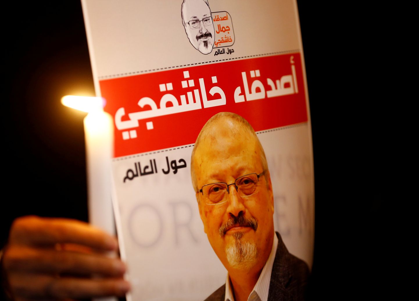 Meeleavaldaja saudi ajakirjaniku Jamal Khashoggi pildiga Saudi Araabia konsulaadi juures Istanbulis.