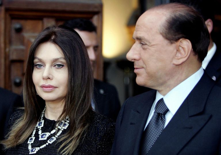 Silvio Berlusconi oma teise abikaasa Veronica Larioga aastal 2007. AFP PHOTO/Vincenzo PINTO
FOTO: Vincenzo Pinto